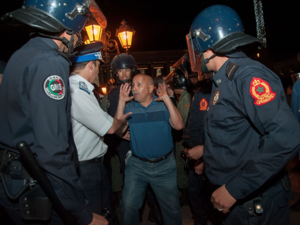 نشطاء حقوقيون أصروا على تنظيم الاحتجاجات رغم تدخل الأمن لمنعها 