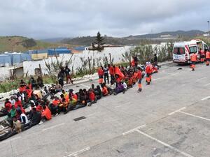 23 قتيلا في حادث اصطدام شاحنة تقل مهاجرين في ليبيا
