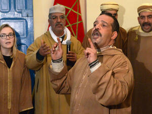 الإيمان بأن محاربة التشدد والإرهاب لا تحصل فقط في الميدان وفي المجالات الفكرية 