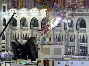 بدء محاكمة ملياردير سعودي و13 متهمًا بقضية "رافعة الحرم"