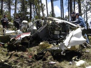 بحسب بيان لوزارة الداخلية، فإن شخصين على الاقل قتلا عندما سقطت الطائرة 