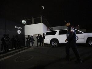 كتب على السيارة التي وجدت على الطريق السريع، "رسالة مخدرات"  