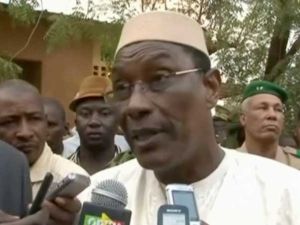 رئيس مالي يعين وزير دفاعه رئيسا للوزراء
