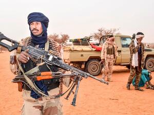 تشهد مالي حالة فوضى منذ اجتياح مسلحي الطوارق والمتشددين مناطقها الصحراوية عام 2012 