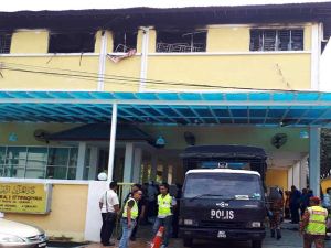 ربما قتلوا بسبب تنشق الدخان أو احتجزوا في الداخل بسبب الحريق 
