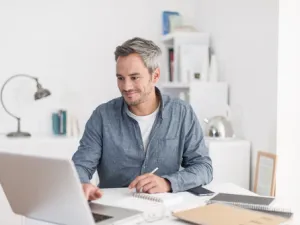 استخدام الإنترنت الزائد عن الحد على الأطفال يؤدي للعزلة الاجتماعية