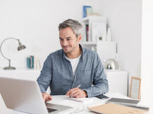 استخدام الإنترنت الزائد عن الحد على الأطفال يؤدي للعزلة الاجتماعية