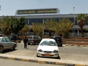 هبوط أول طائرة في صنعاء على متنها عمال إغاثة 