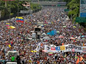 أكثر من 160 ألف متظاهر ضد مادورو في كراكاس