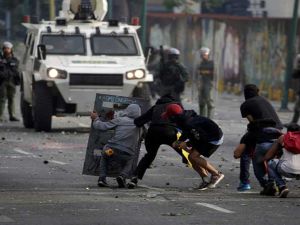 هنأ مادورو الجيش على "رد فعله الفوري" في إحباطه للهجوم 
