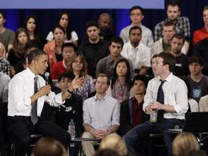 الرئيس السابق باراك أوباما ومارك زوكربيرغ