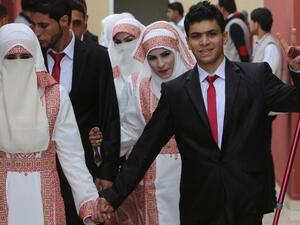 Palestinian bride Marwa Mousa and her groom Ahmed Abu Salama take part in a mass wedding ceremony in Gaza City, on April 11, 2015. (AFP/File)