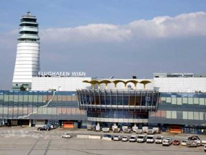 في الوقت الحالي لا توجد رحلات مؤجلة أو ملغاة. ننصح الركاب بالاتصال بشركات طيرانهم 