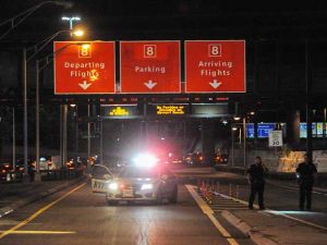 أخليت الصالة بدافع الحذر بشكل كبير.. على المسافرين الاتصال بشركات طيرانهم