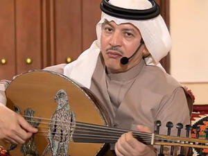 طلال سلامة يستفز السعوديين بغناء "الفلق"