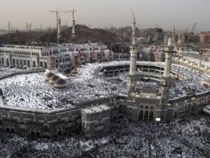 السعودية تلزم الحجاج ارتداء سوار إلكتروني يحدد بياناتهم ويرصد تحركاتهم
