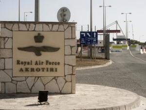 مهاجرون في قاعدة بريطانية في قبرص يطلبون اللجوء