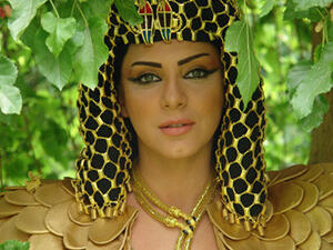 Sulaf in the role of Cleopatra