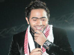Fans before  wife: Tamer Hosni