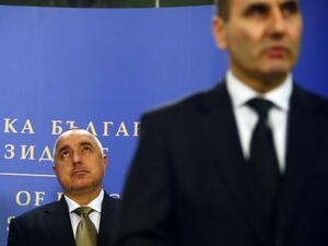 Bulgaria's Prime minister Boiko Borisov (L) listens to Interior minister Tsvetan Tsvetanov speaking. (AFP PHOTO / DIMITAR DILKOFF)
