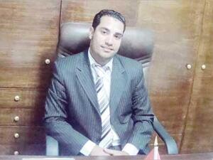 حسني مبارك في مكتبه