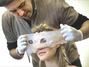 قناع من جلد سمكة