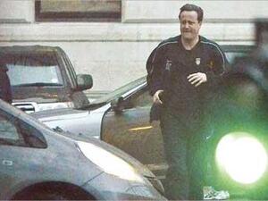 كاميرون يهرع