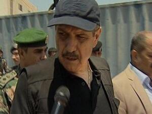 الطراونة والسلسال ظاهر على عنقه