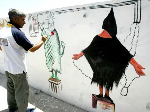 Male and female prisoners from around Jordan use paint strokes as rehab or therapy.