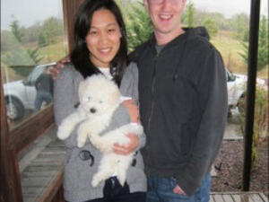  مارك زاكربرغ وصديقته والكلب