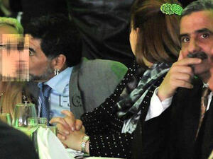 Maradona kisses his girlfriend in public in Algeria during a ceremony organized by the government. [Facebook]