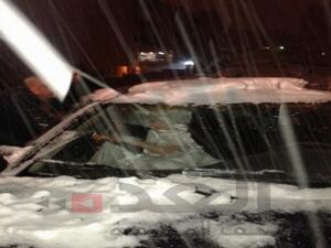 سيارة العروسين عالقة في الثلج