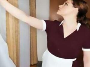 خادمة مغطية