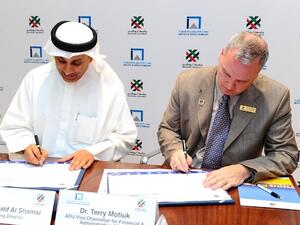 تيري موتياك، نائب مدير جامعة أبوظبي وعبداللطيف الشامسي، مدير عام معهد التكنولوجيا التطبيقية