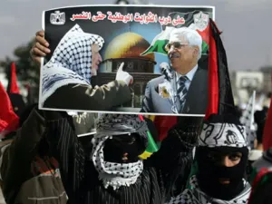 ملصق يجمع الرئيس الراحل ياسر عرفات والحالي محمود عباس 