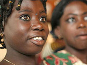 فتيات كامورنيات