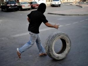 الشرطة تفرق محتجين في البحرين 