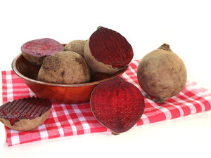 الشمندر... نبات بنفسجي سحري لصحة الإنسان