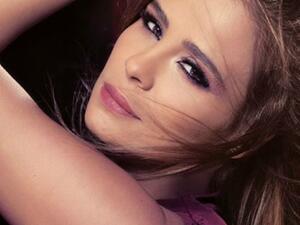 Does Lebanese hotty Carole Samaha look like a thief to you? (image courtesy of Starity)