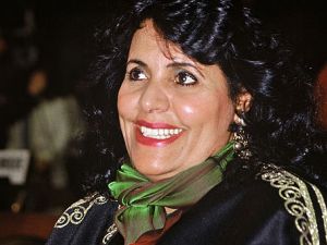 "Help me random Internet user, you're my only hope."- Online Scammers pretending to be Gaddafi's wife, Safia Farkash, pry on the gullible. (Image source: "Keepingitrad.com")