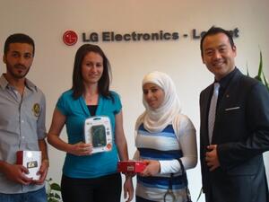 المكرمون من قبل إل جي والذين شاركوا في التصويت