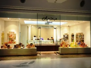 Fashionistas can get set to add a dash of New York street style and Italian glam to their closets