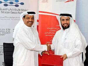 Juma Al Matrooshi, Executive VP Corporate Excellence at Dubai Silicon Oasis Authority and Essa Abdul Rahman Al Doosari, CEO of RTA's Public Transport Agency shaking hands