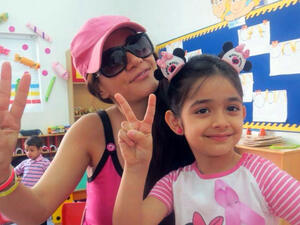 Diana Haddad and her daughter sportin' their pink pride (Image: Twitter)