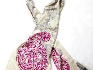 A scarf by Niftee