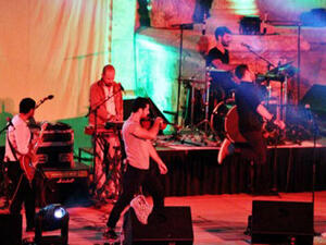 Mashrou Leila jammed the night away in Amman. (Image: Jordan Times/ Gaelle Sundelin)