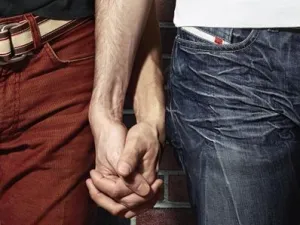 Many gay individuals feel weary of using these communities in case of being reported, but many others prefer them over gay clubs. (Image source: "chuvachienes.com")