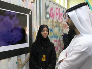 سمو الشيخ منصور خلال افتتاحه المعرض