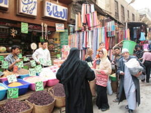 ان الإعلان الدستوري والمظاهرات التي شهدتها الميادين الرئيسية قضى علي آمال التجار