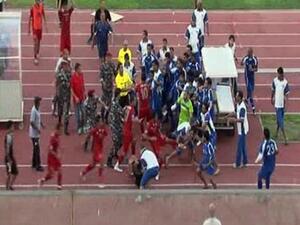 مشهد من المشاجرة بين فريقي الكويت ولبنان. مشهد من المشاجرة بين فريقي الكويت ولبنان.